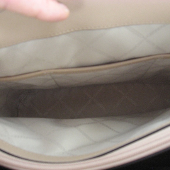 Michael Kors Jet Set Item MD PKT MF Tote 6896 - Picture 6 of 9